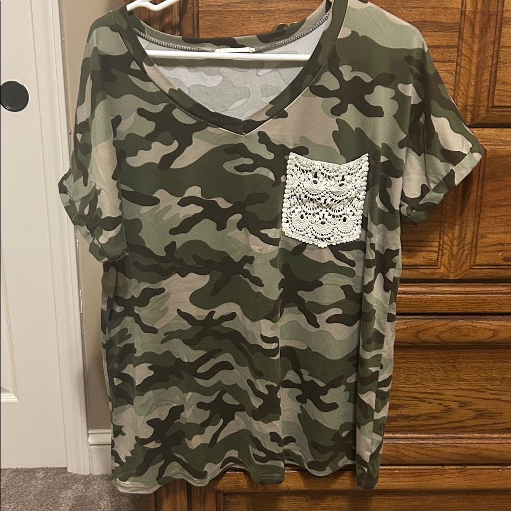 Reborn J Camouflage V-Neck Tee with Lace Pocket